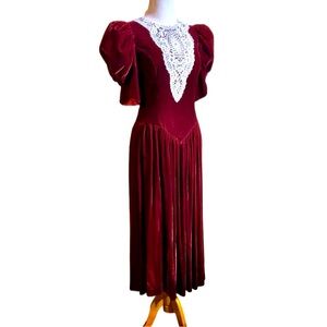 Vintage 80s Neo-Victorian Velvet and Lace Gown in Wine Burgundy Size 10
